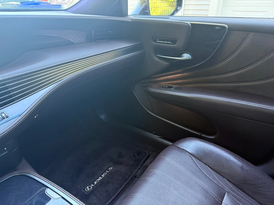 2018 Lexus LS 5th Gen - Image 30 of 31