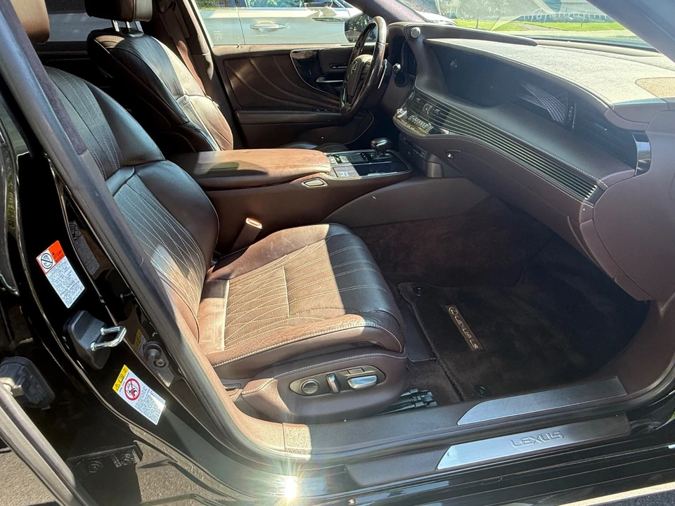 2018 Lexus LS 5th Gen - Image 24 of 31
