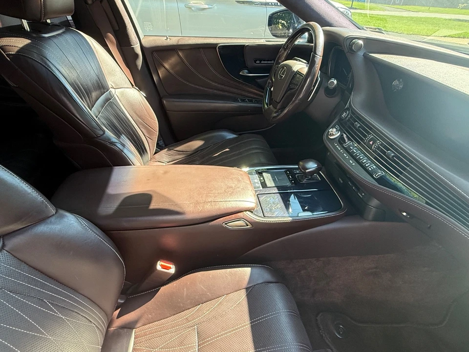 2018 Lexus LS 5th Gen - Image 26 of 31