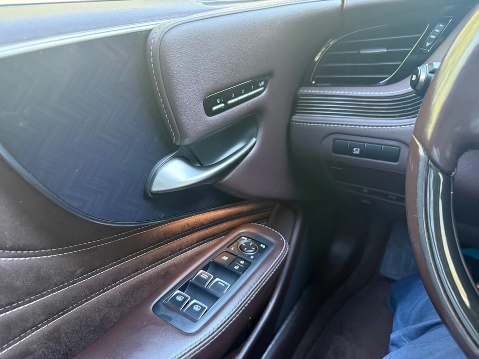 2018 Lexus LS 5th Gen - Image 31 of 31