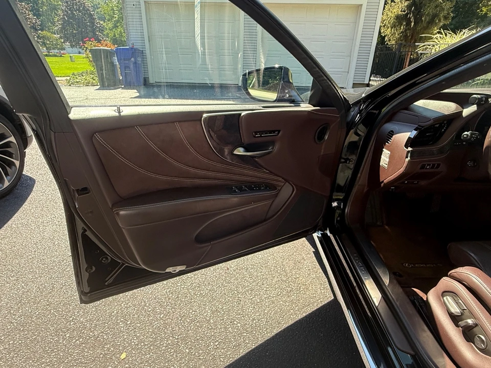 2018 Lexus LS 5th Gen - Image 19 of 31