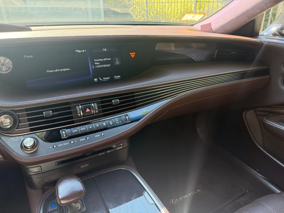 2018 Lexus LS 5th Gen - Image 29 of 31