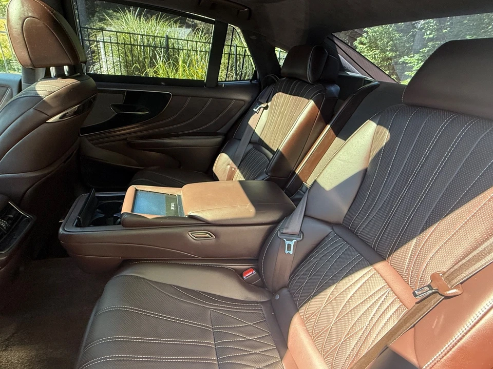 2018 Lexus LS 5th Gen - Image 21 of 31