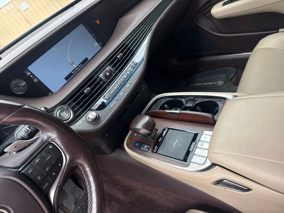 2018 Lexus LS 5th Gen - Image 17 of 19