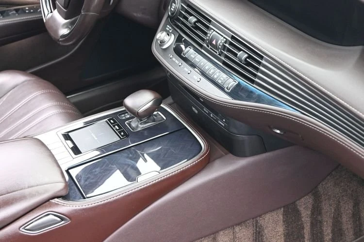 2018 Lexus LS 5th Gen - Image 14 of 20