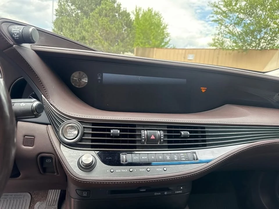 2018 Lexus LS 5th Gen - Image 18 of 19