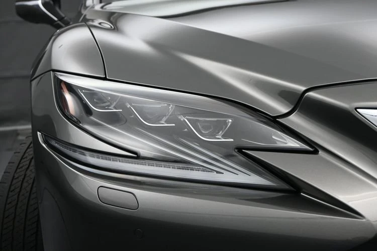 2018 Lexus LS 5th Gen - Image 4 of 20