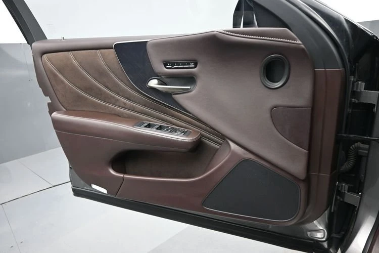 2018 Lexus LS 5th Gen - Image 7 of 20