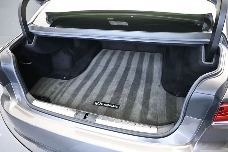 2018 Lexus LS 5th Gen - Image 11 of 20