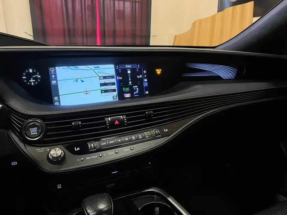 2018 Lexus LS 5th Gen - Image 16 of 18