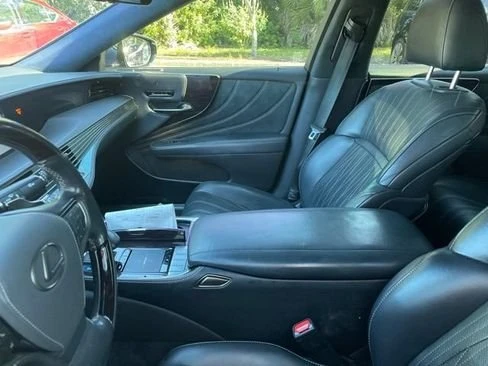 2018 Lexus LS 5th Gen - Image 9 of 10
