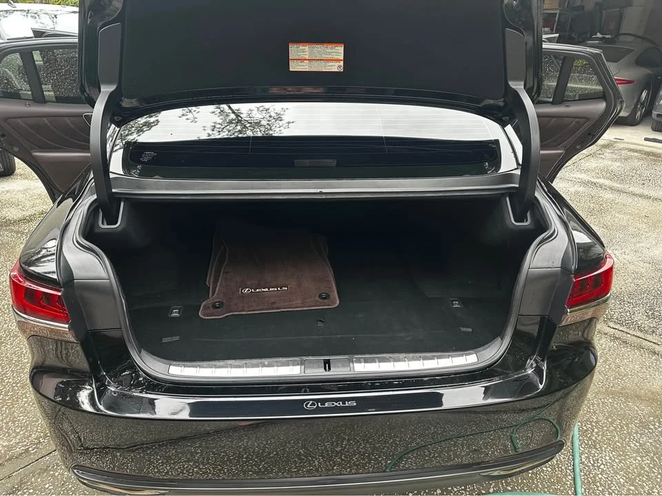 2018 Lexus LS 5th Gen - Image 9 of 10