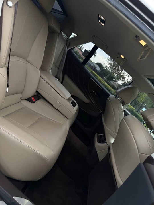 2018 Lexus LS 5th Gen - Image 17 of 20