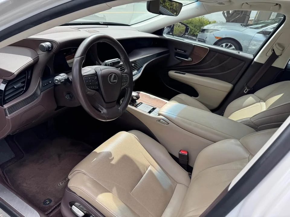 2018 Lexus LS 5th Gen - Image 11 of 20