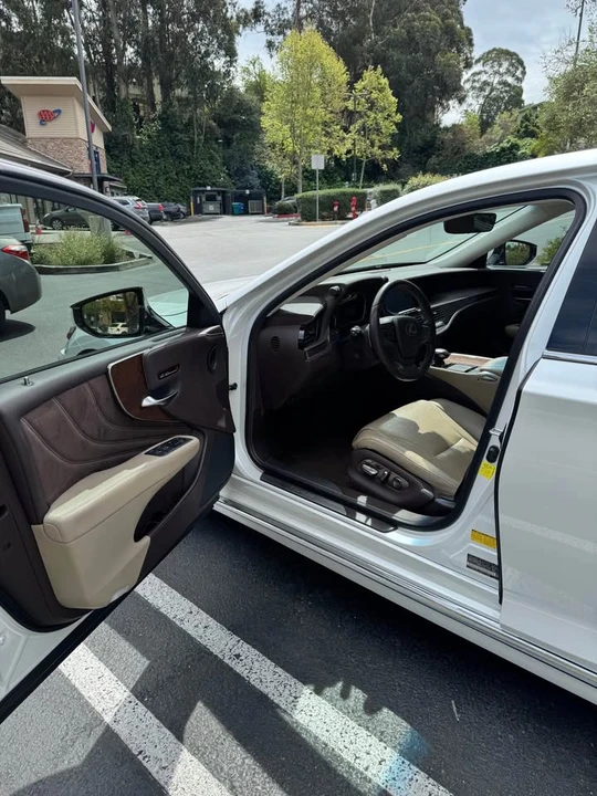 2018 Lexus LS 5th Gen - Image 10 of 20