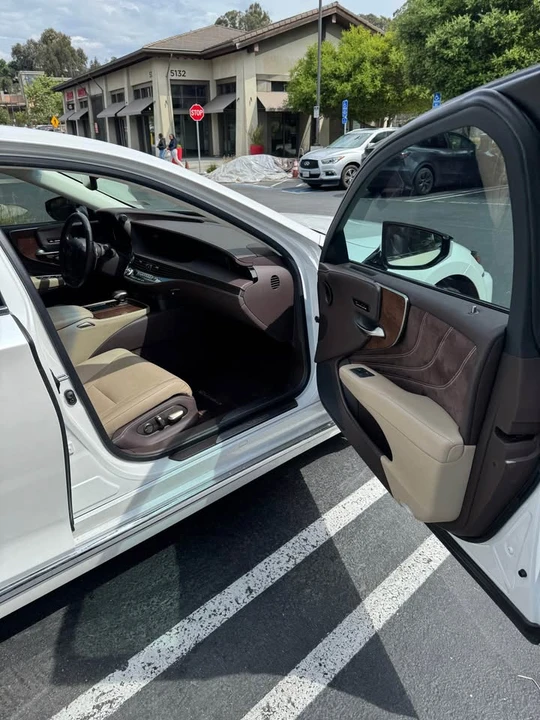 2018 Lexus LS 5th Gen - Image 12 of 20
