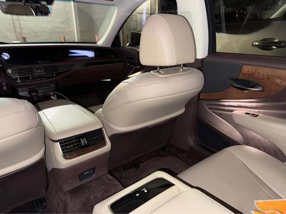 2018 Lexus LS 5th Gen - Image 18 of 20