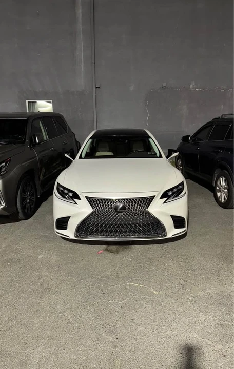 2018 Lexus LS 5th Gen - Image 19 of 20