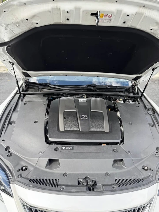 2018 Lexus LS 5th Gen - Image 16 of 20