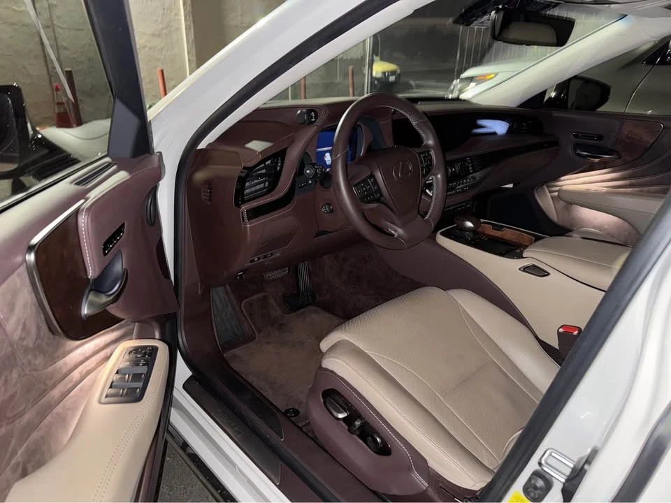 2018 Lexus LS 5th Gen - Image 17 of 20