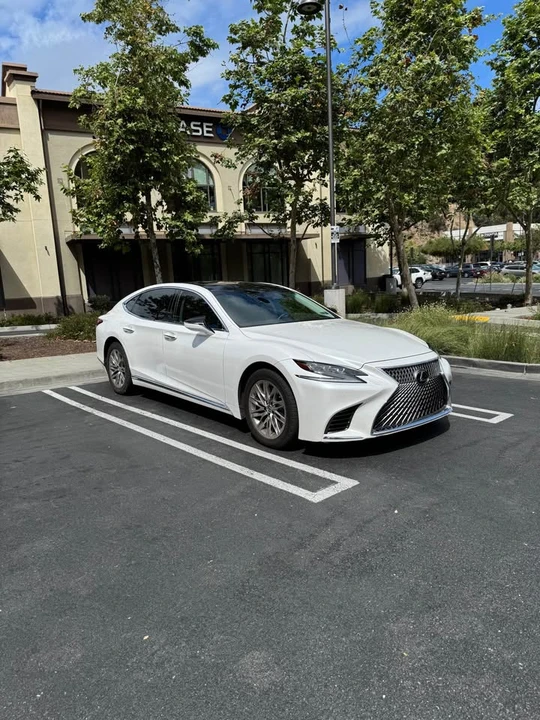 2018 Lexus LS 5th Gen - Image 8 of 20