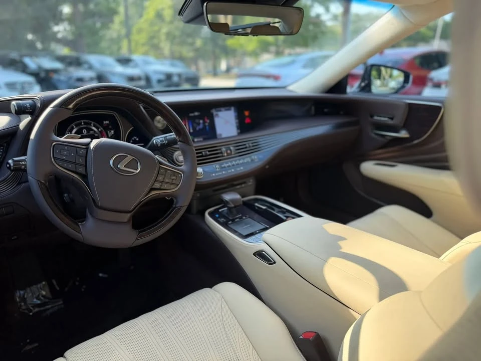 2018 Lexus LS 5th Gen - Image 12 of 20