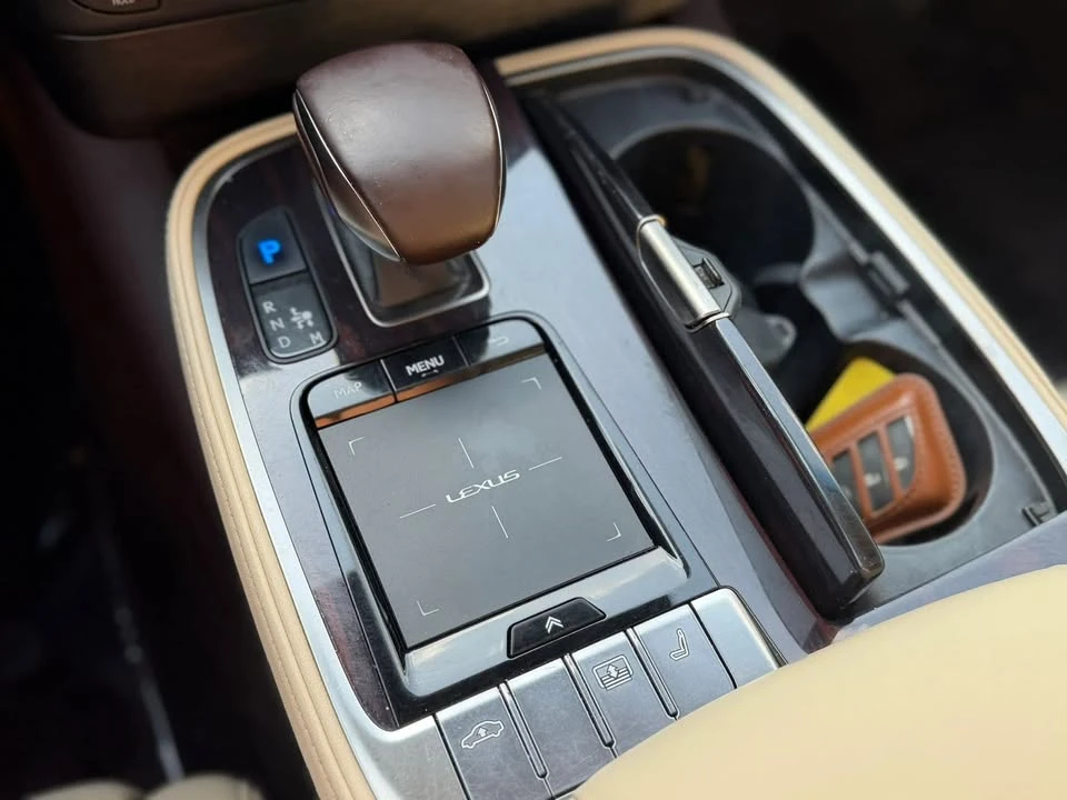 2018 Lexus LS 5th Gen - Image 17 of 20