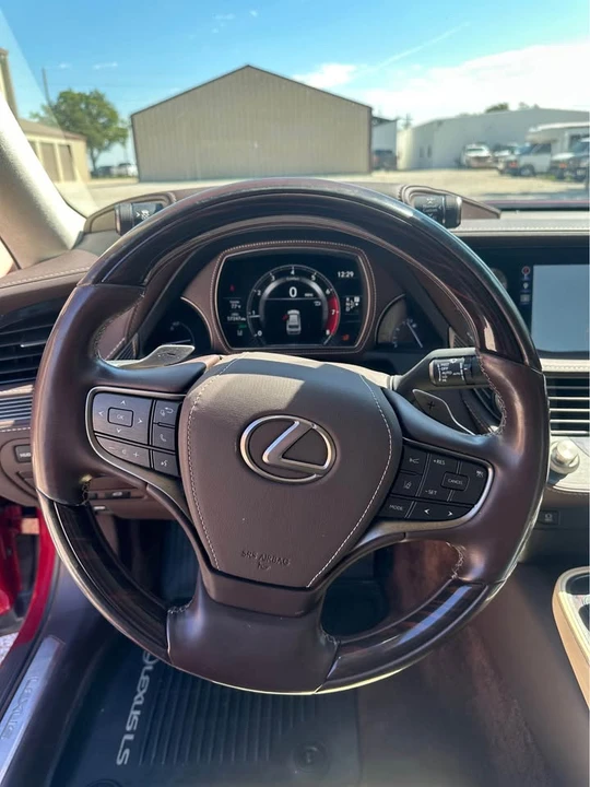 2018 Lexus LS 5th Gen - Image 11 of 14