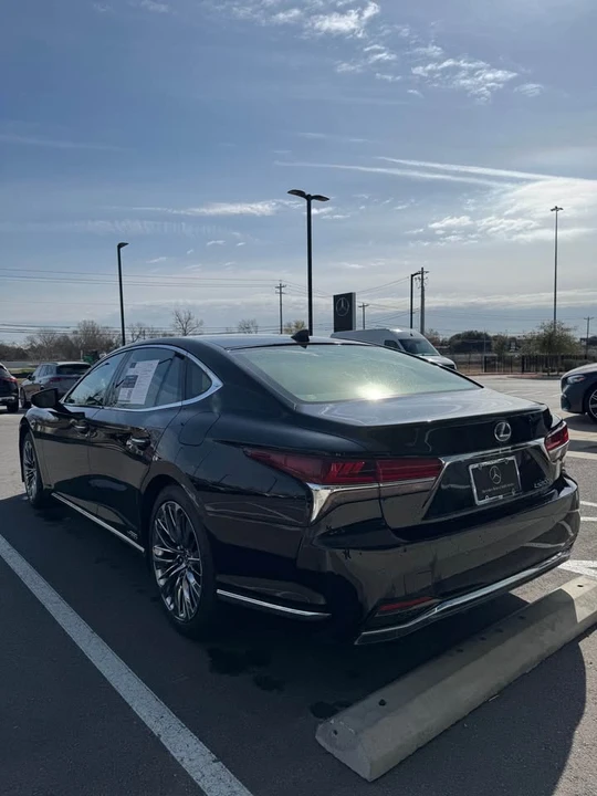 2018 Lexus LS 5th Gen - Image 13 of 16