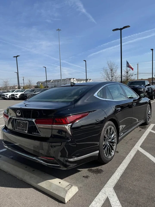 2018 Lexus LS 5th Gen - Image 11 of 16