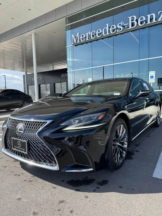 2018 Lexus LS 5th Gen - Image 9 of 16