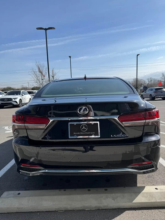 2018 Lexus LS 5th Gen - Image 12 of 16