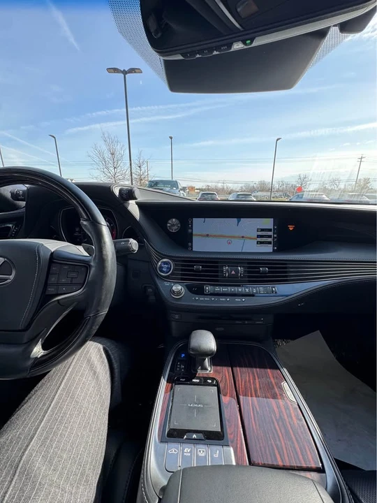 2018 Lexus LS 5th Gen - Image 14 of 16