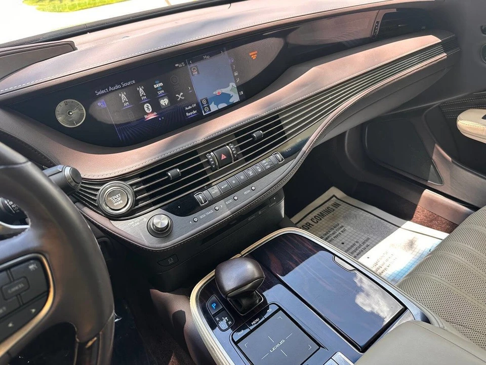2018 Lexus LS 5th Gen - Image 19 of 24