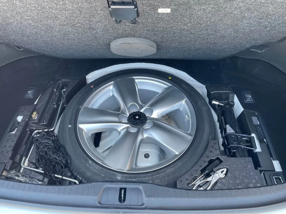 2018 Lexus LS 5th Gen - Image 11 of 15