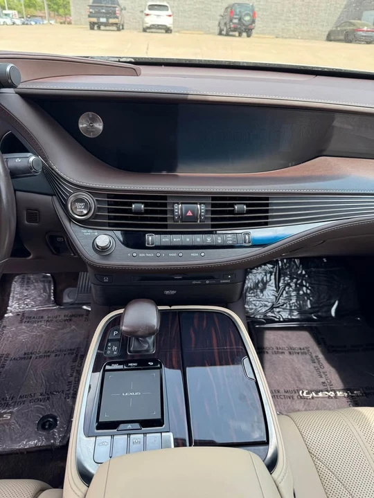2018 Lexus LS 5th Gen - Image 11 of 12