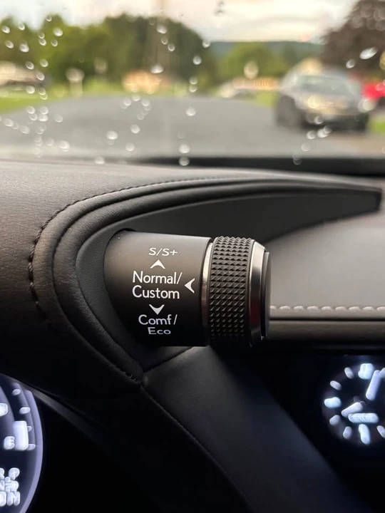2018 Lexus LS 5th Gen - Image 16 of 20