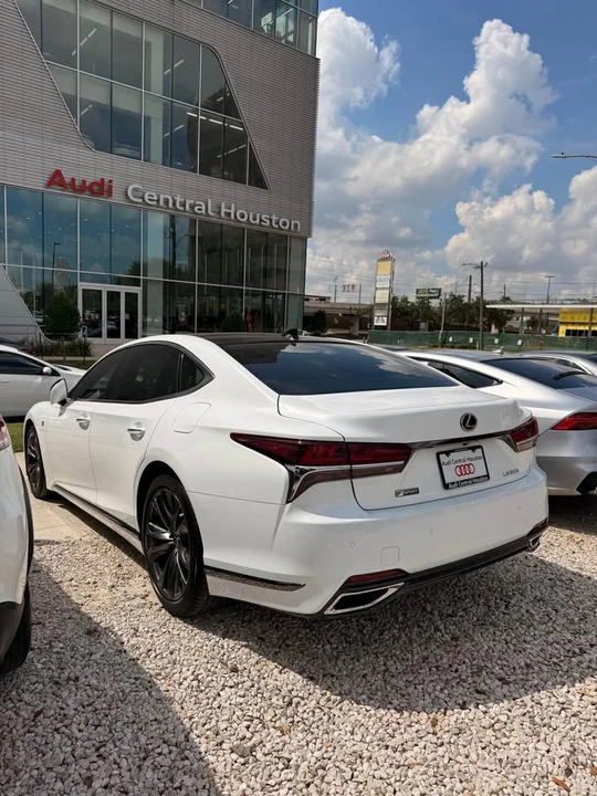 2018 Lexus LS 5th Gen - Image 4 of 8