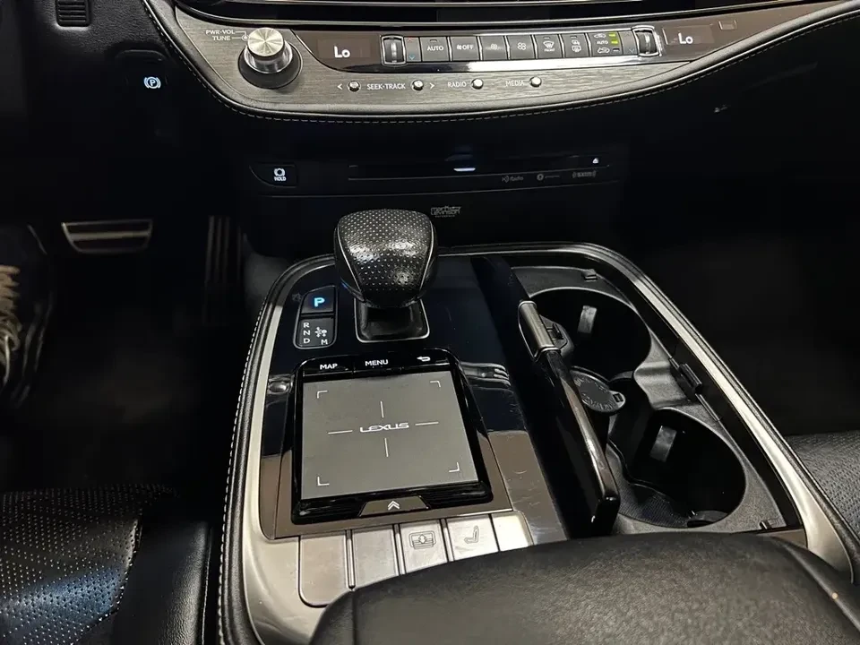 2018 Lexus LS 5th Gen - Image 13 of 19