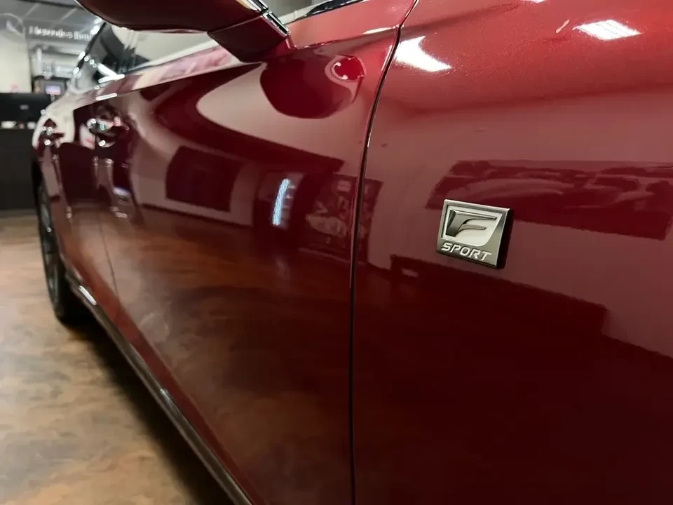 2018 Lexus LS 5th Gen - Image 17 of 19