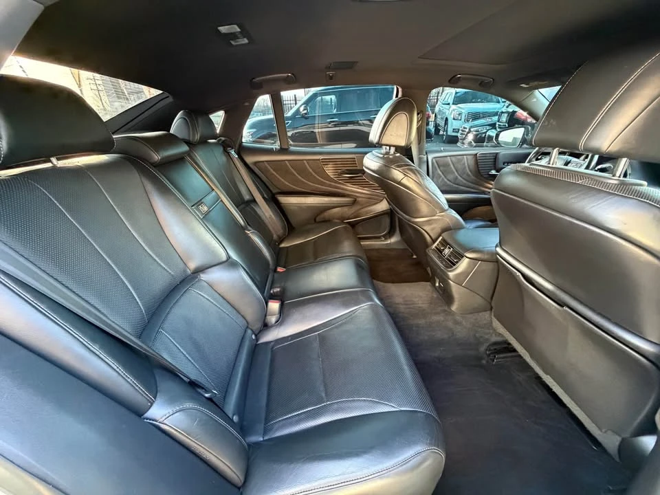 2018 Lexus LS 5th Gen - Image 19 of 20