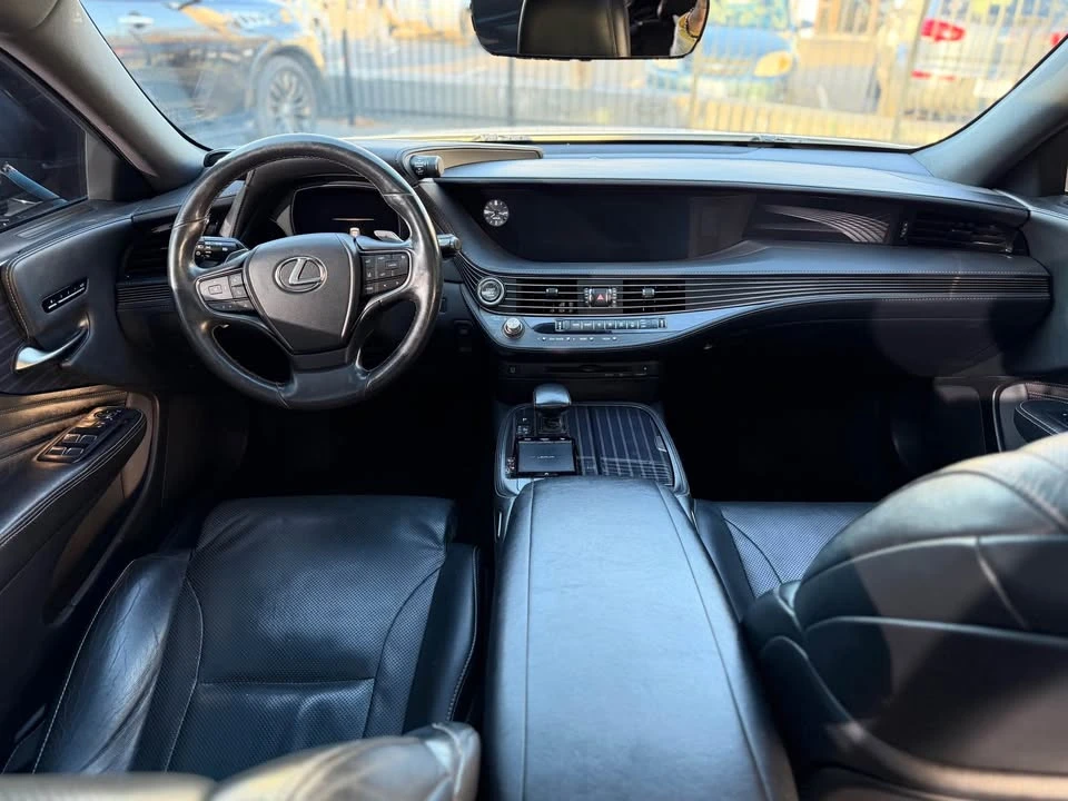 2018 Lexus LS 5th Gen - Image 17 of 20