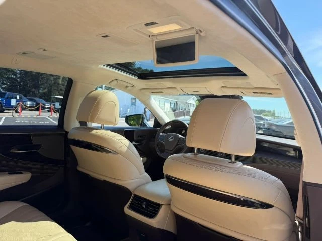 2018 Lexus LS 5th Gen - Image 18 of 31