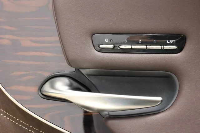 2018 Lexus LS 5th Gen - Image 11 of 12