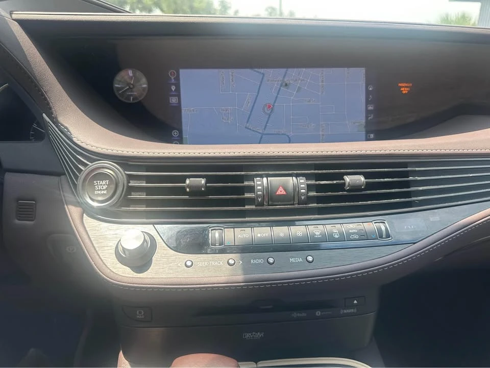 2018 Lexus LS 5th Gen - Image 16 of 20