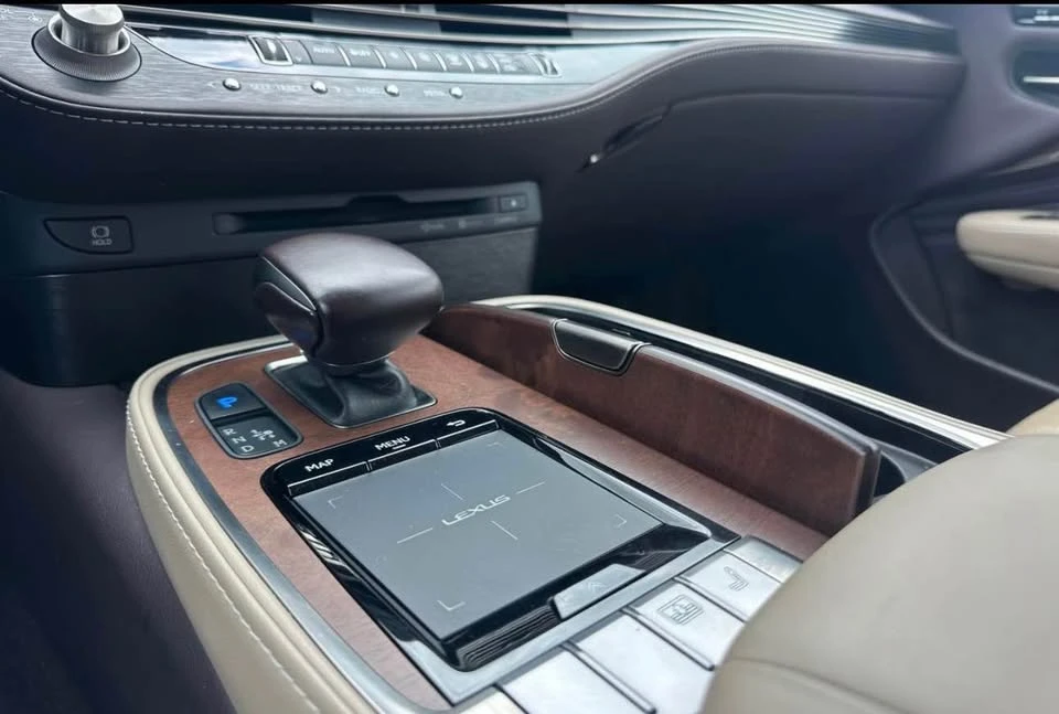 2018 Lexus LS 5th Gen - Image 8 of 12