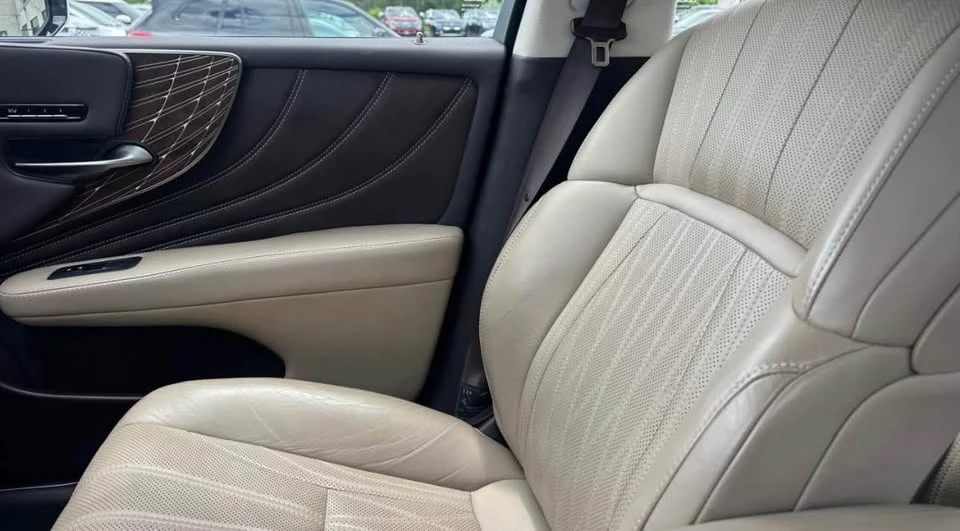 2018 Lexus LS 5th Gen - Image 10 of 12