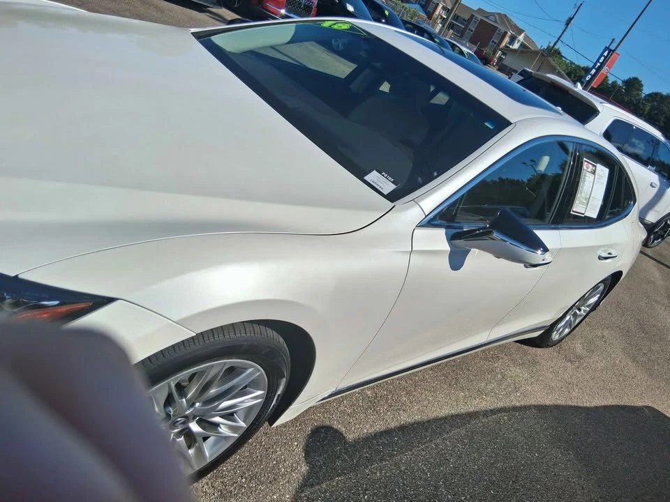 2018 Lexus LS 5th Gen - Image 2 of 17