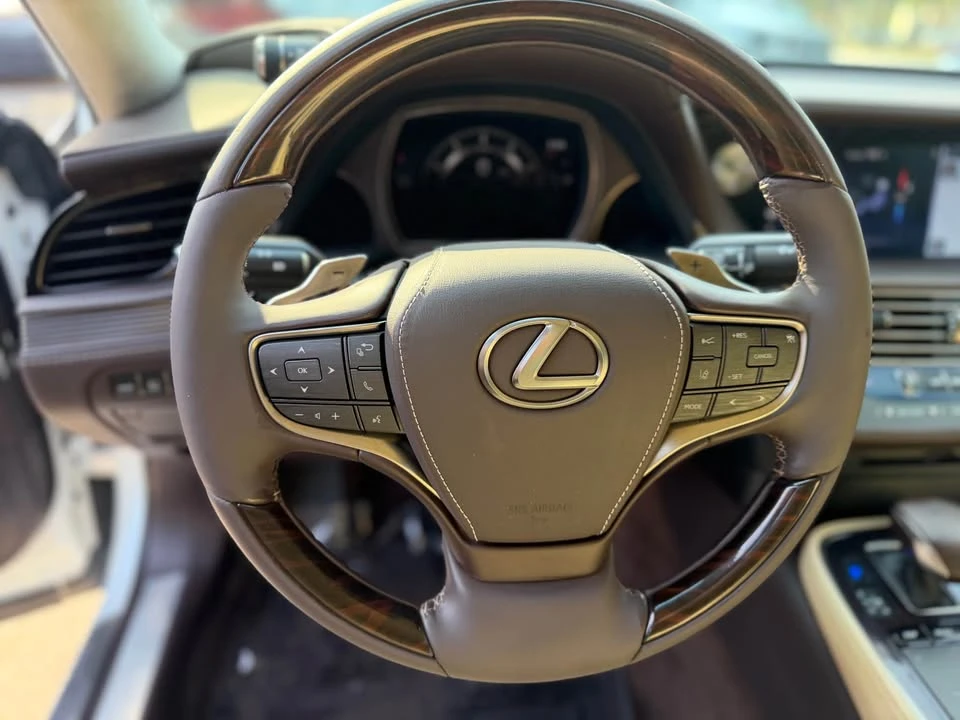 2018 Lexus LS 5th Gen - Image 12 of 19