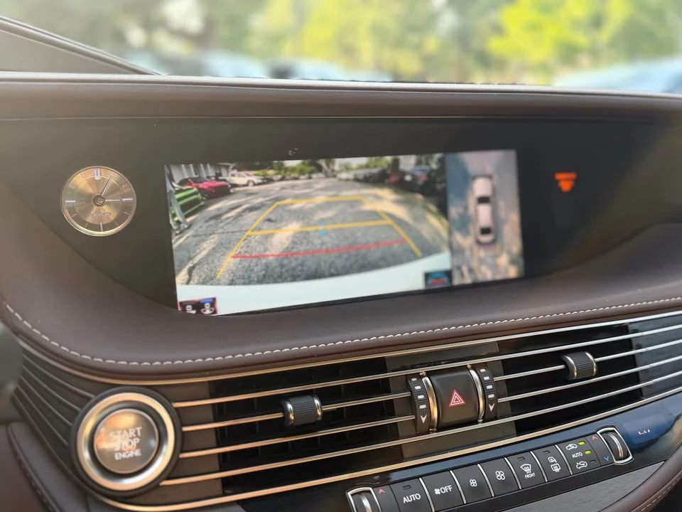 2018 Lexus LS 5th Gen - Image 15 of 19